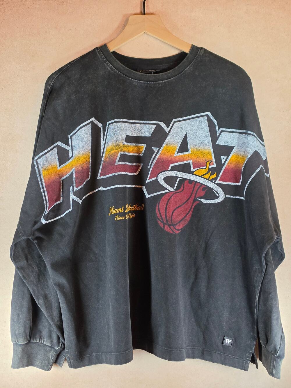 The Wild Collective Miami Heat Women’s M Heavyweight Long Sleeve Crop Top NWT